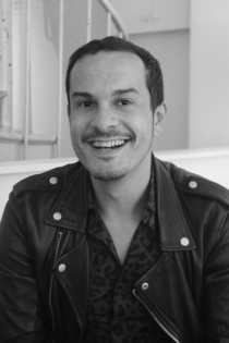 ali travaille chez Josiane