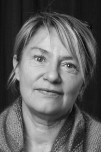 véronique travaille chez Josiane