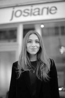 eva travaille chez Josiane