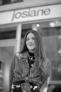 léa travaille chez Josiane
