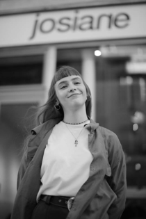 lisa travaille chez Josiane