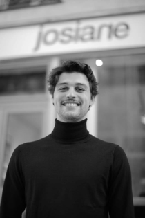 victor travaille chez Josiane